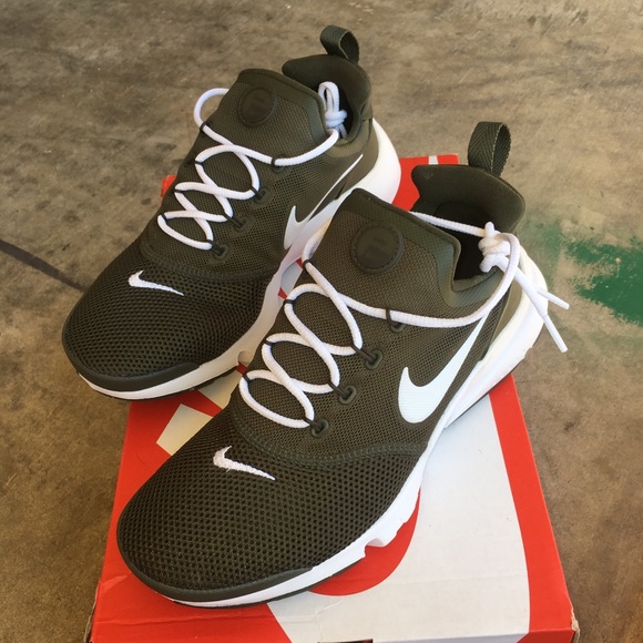 Nike Shoes - Nike Presto Fly Size 5Y// Women’s 7.5